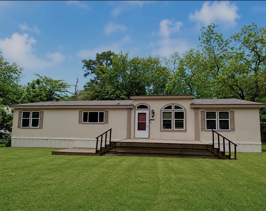 Property Photo:  105 West Spruce  TX 75949 