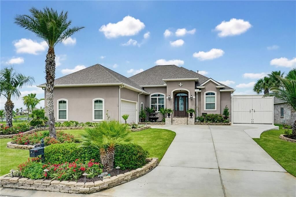 Property Photo:  2319 Sunset Boulevard  LA 70461 