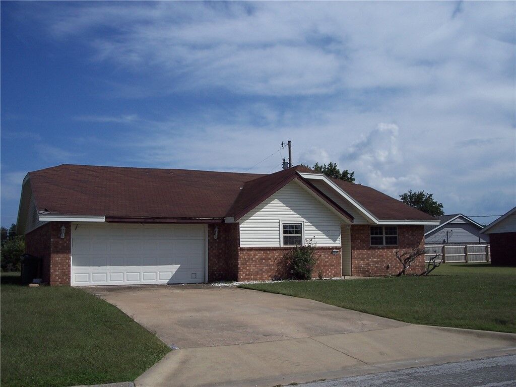 Property Photo:  1538 S Heritage Circle  AR 72758 
