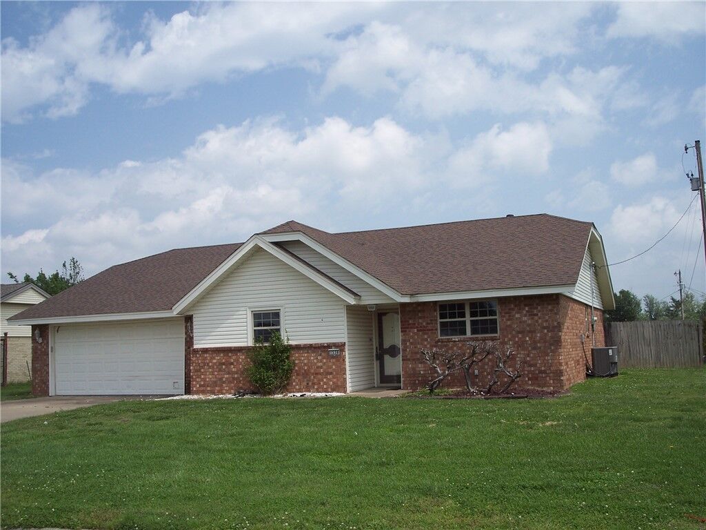 Property Photo:  1538 S Heritage Circle  AR 72758 