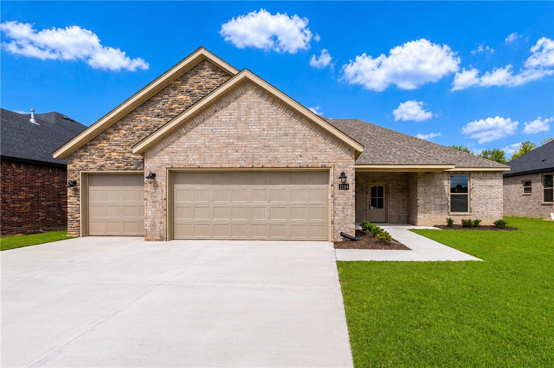 Property Photo: 2104 N Dagan Street AR 72761