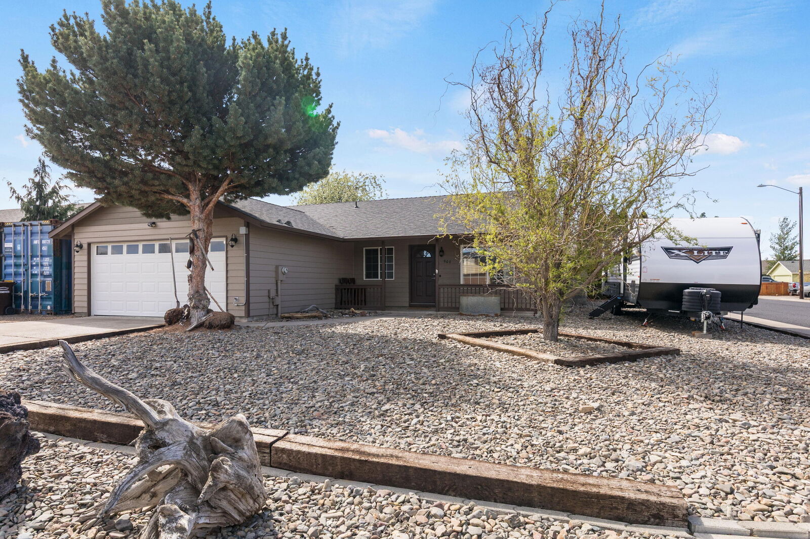 Property Photo:  906 NE Mahogany Street  OR 97754 
