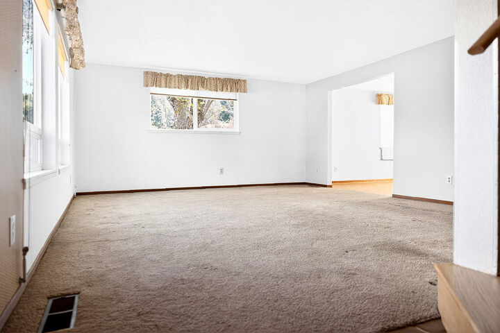 Property Photo:  2318 Marina Drive  OR 97601 