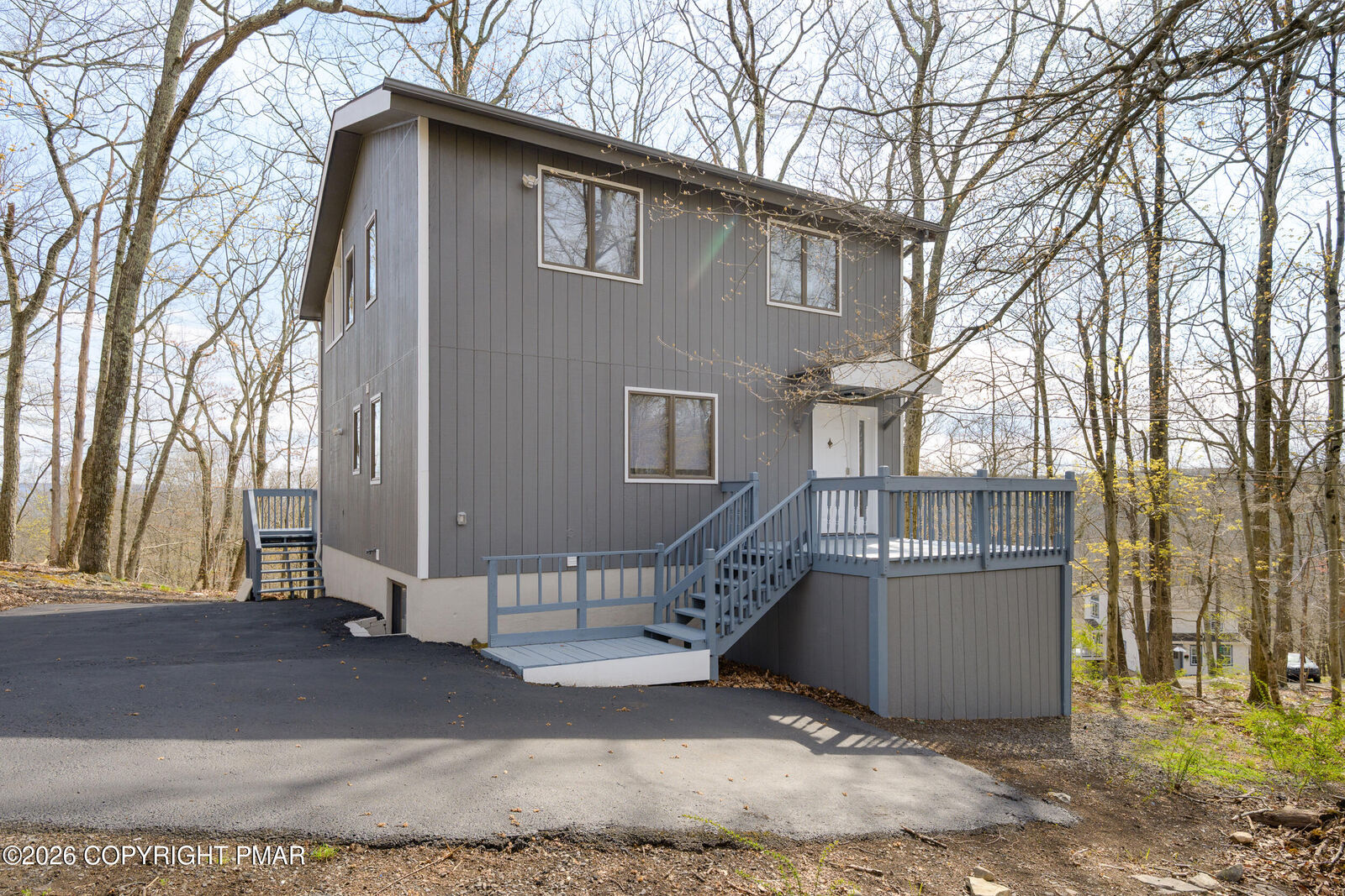 Property Photo:  5074 Woodbridge Drive E  PA 18324 