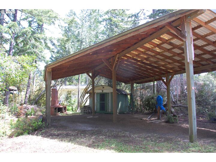 Property Photo: 223 Azalea St OR 97439