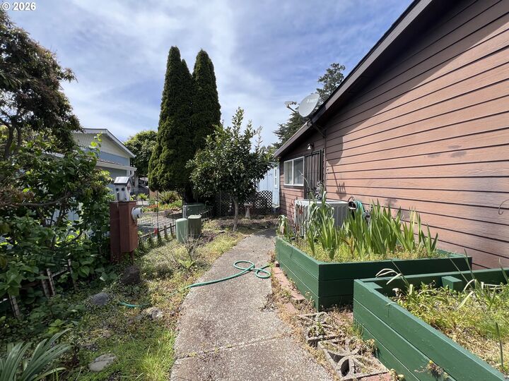 Property Photo: 16063 Driftwood Ln 10 OR 97415