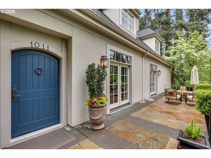 Property Photo:  1011 Troon Rd  OR 97034 