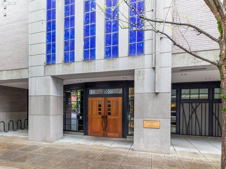 Property Photo:  333 NW 9th Ave 906  OR 97209 