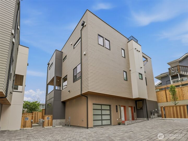 Property Photo:  1414 A N 47th Street  WA 98103 