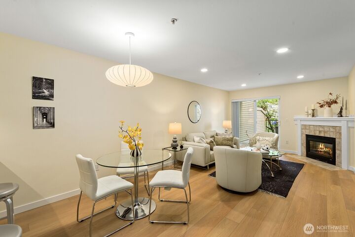 Property Photo:  12345  Roosevelt Way NE 209  WA 98125 