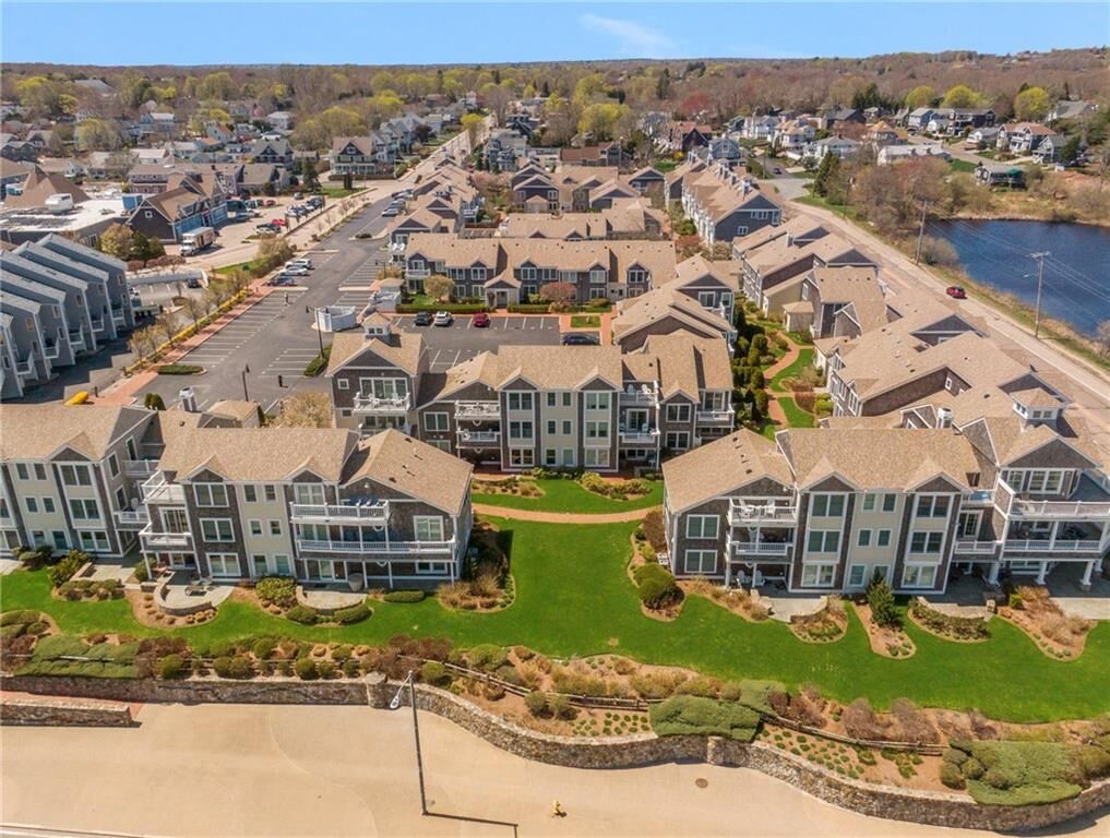 Property Photo:  20 Narragansett Avenue 306  RI 02882 