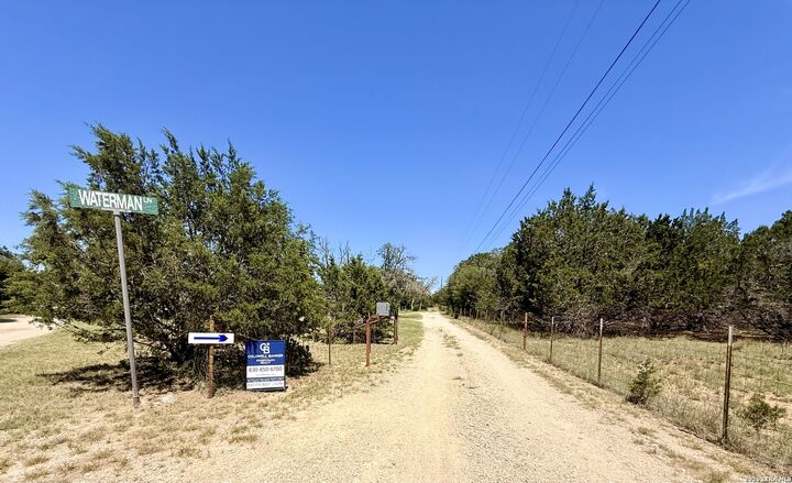 Property Photo:  174 Waterman Ln  TX 78063 