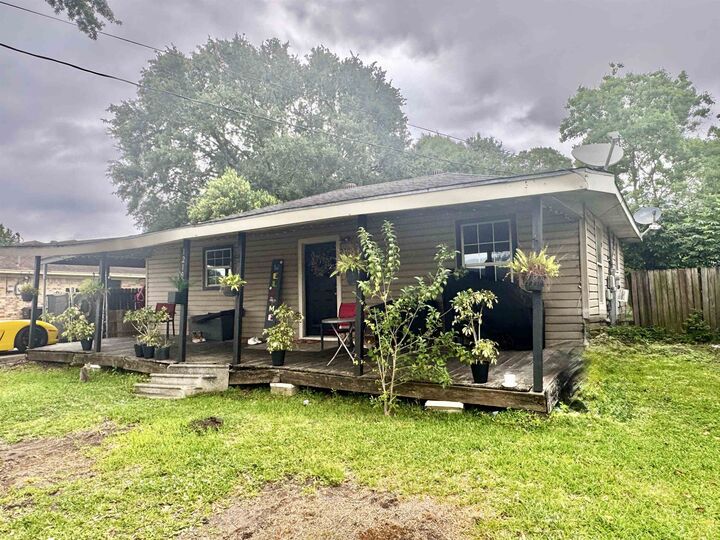 Property Photo:  1219 S 13th  TX 77627 