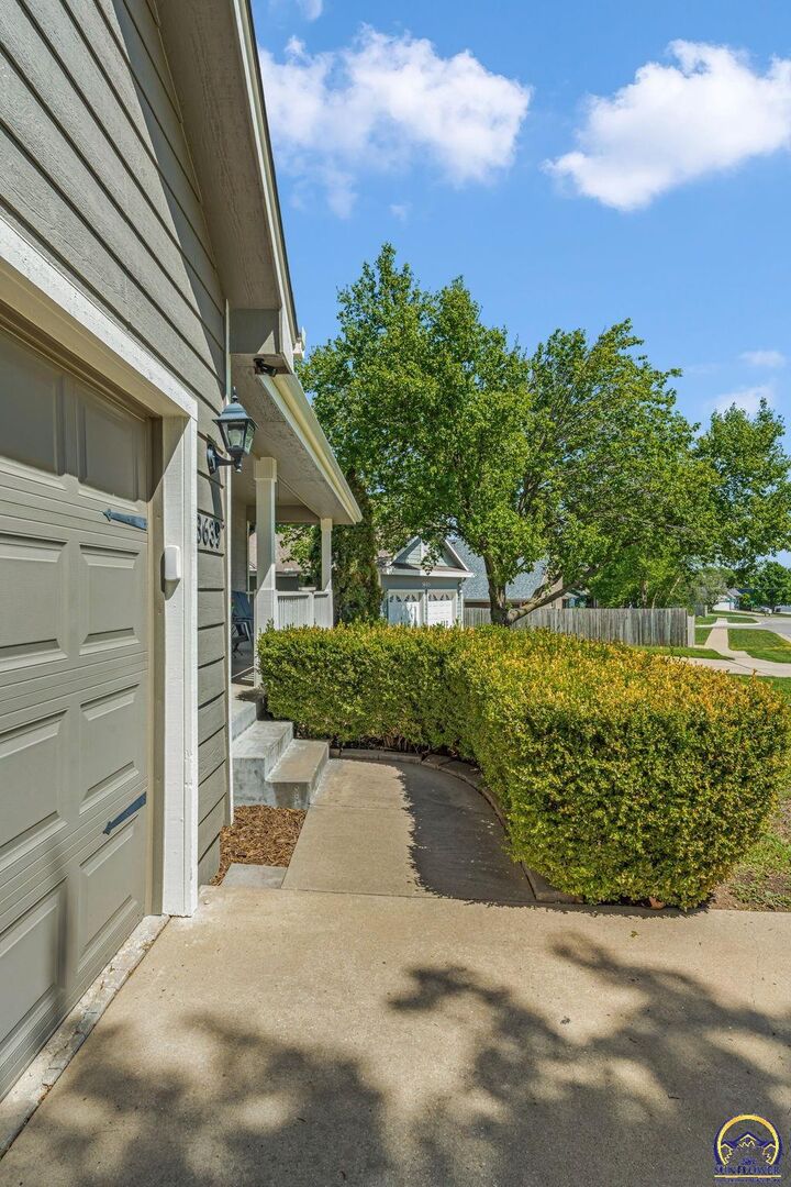 Property Photo:  3639 SW Glendale Dr  KS 66614 