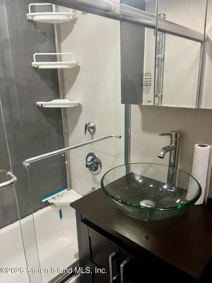 Property Photo:  1292 Rockland Avenue 2A  NY 10314 