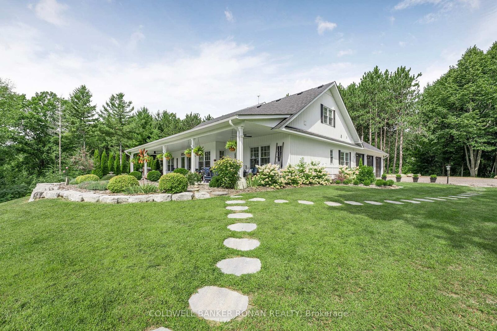 Photo de la propriété: 287 Dorion Road ON L9M 0M4