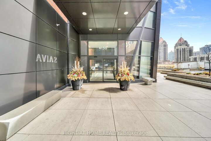 Property Photo: 4130 Parkside Village Drive 3504 ON L5B 0L7