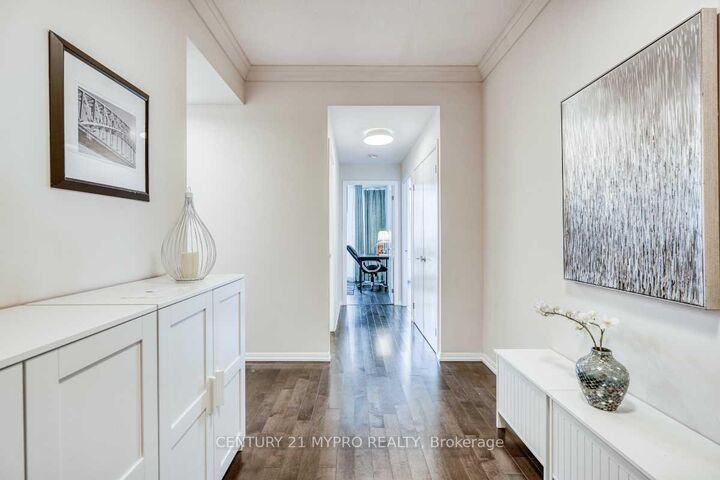 Property Photo:  832 Bay Street 2810  ON M5S 1Z6 