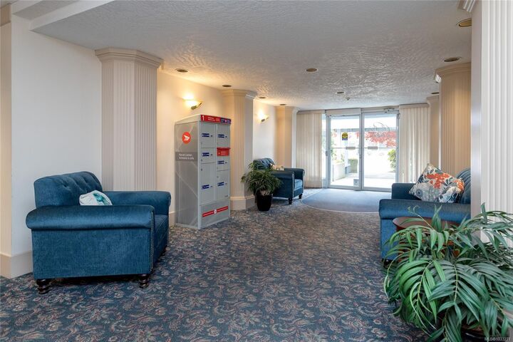 Property Photo:  3931 Shelbourne St 315  BC V8P 4H9 