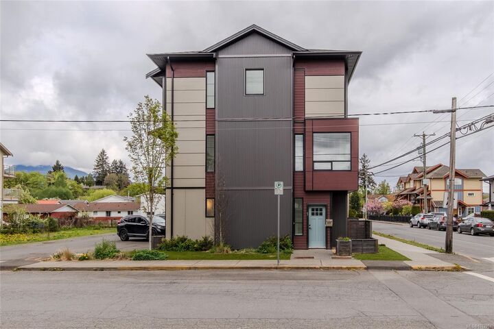 Property Photo: 545 Jubilee St #1 BC V9L 1X3