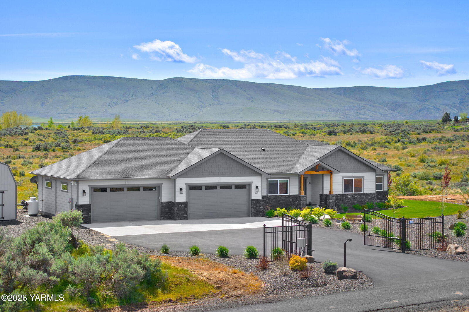 Property Photo:  448 Red Tail Rd  WA 98908 