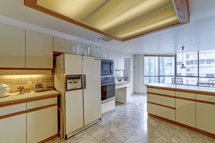 Property Photo: 738 Broughton Street 1902 BC V6G 3A7