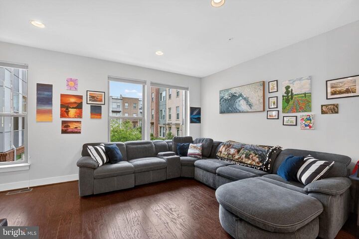 Property Photo:  5138 Longstone Way  MD 20852 