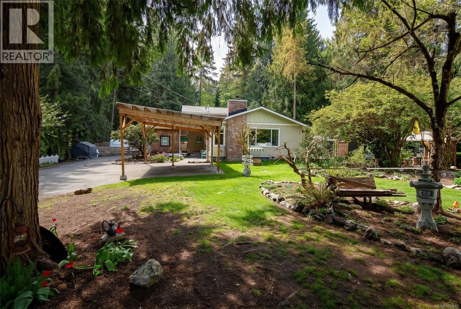 Property Photo: 1116 Cheeke Road BC V0R 1L4