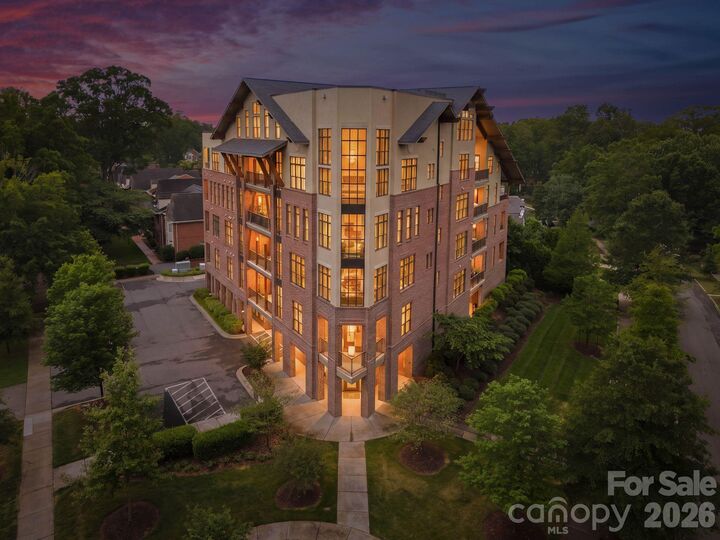 Property Photo:  2312 Selwyn Avenue 202  NC 28207 