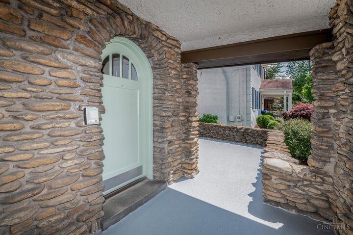 Property Photo:  1128 Paxton Avenue  OH 45208 