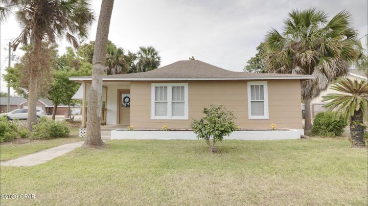 Property Photo:  200 E 5th Street  FL 32444 