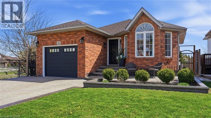 Property Photo:  28 Glenhollow Drive  ON L8J 3R8 