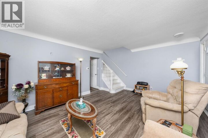 Property Photo: 812 Wellington Street 14 ON N7T 1J5