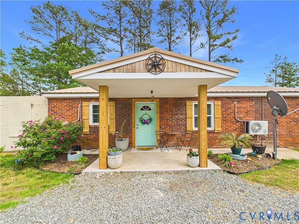 Property Photo:  10015 Kings Highway  VA 23927 