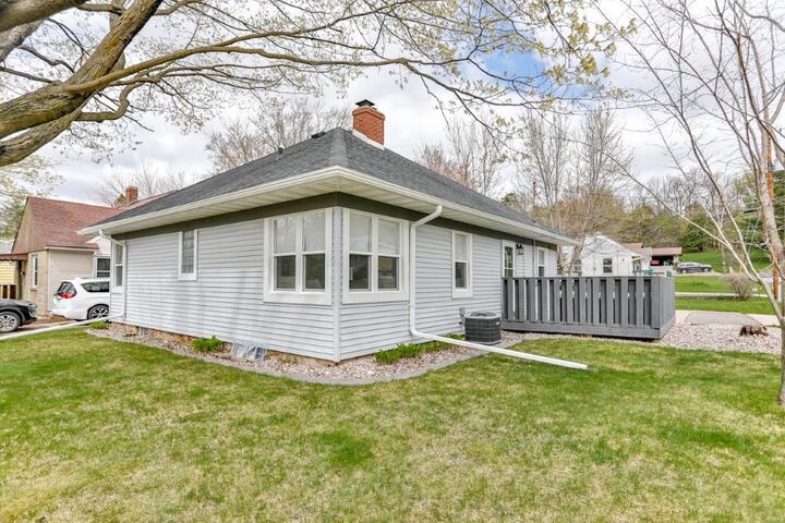 Property Photo:  828 E Wausau Avenue  WI 54403 