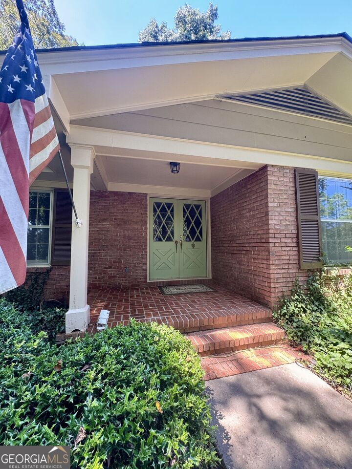 Property Photo:  601 Cherokee Road  GA 30240 