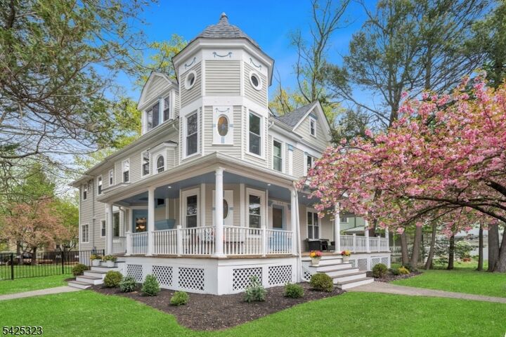 Property Photo:  336 Mountain Ave  NJ 07090 