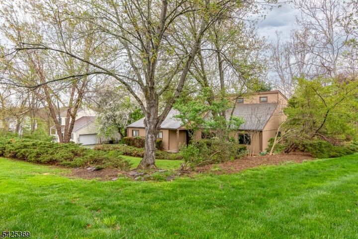 Property Photo:  11 Fox Run Road  NJ 08826 