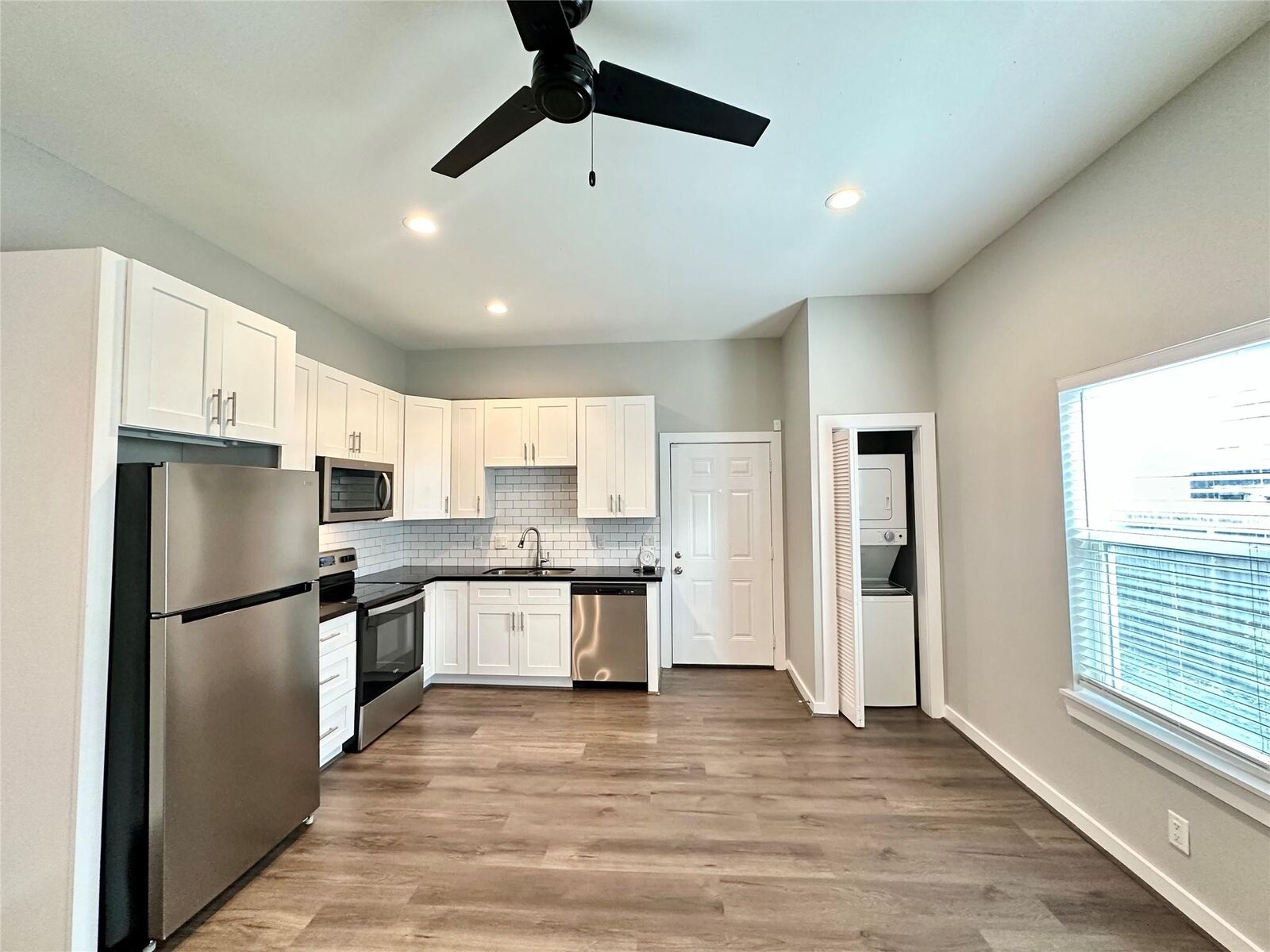 Property Photo:  225 N Everton Street 4  TX 77003 