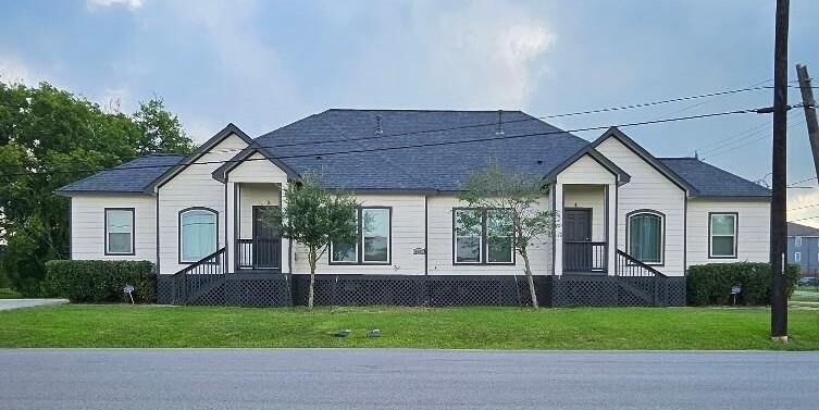 Property Photo:  4801 Wenda Street B  TX 77033 