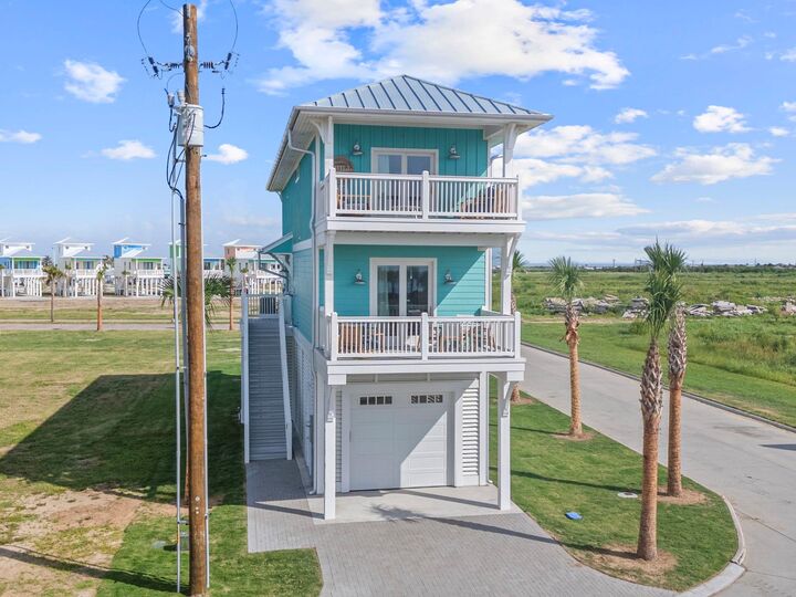 Property Photo:  699 Seaside Dr  TX 77650 
