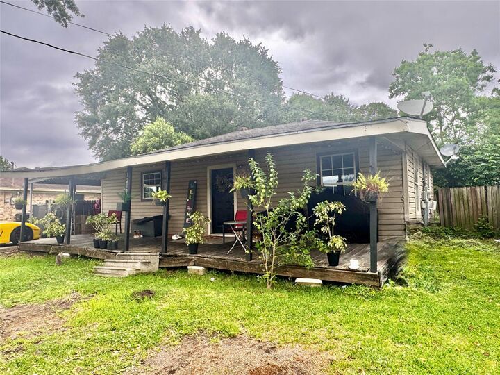 Property Photo:  1219 S 13th Street  TX 77627 
