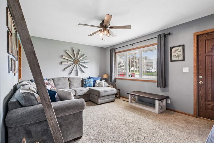Property Photo:  121 10th St SW  IA 50662 