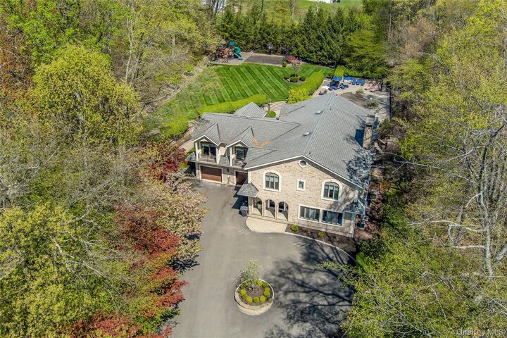 Property Photo:  12 Rollingwood Drive  NY 10956 