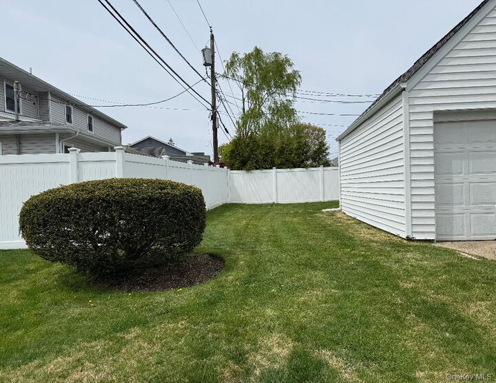 Property Photo:  530 Colonade Road  NY 11552 