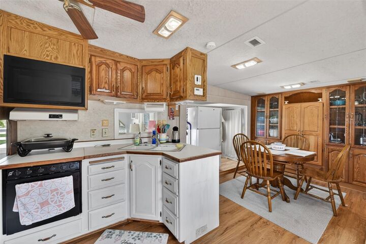 Property Photo: 1306 Trout FL 33950