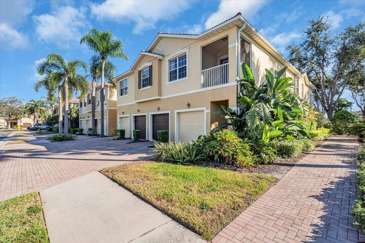 Property Photo:  8106 Moonstone Drive 17-204  FL 34233 