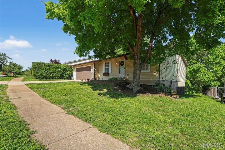 Property Photo:  44 Elk Run Drive  MO 63025 