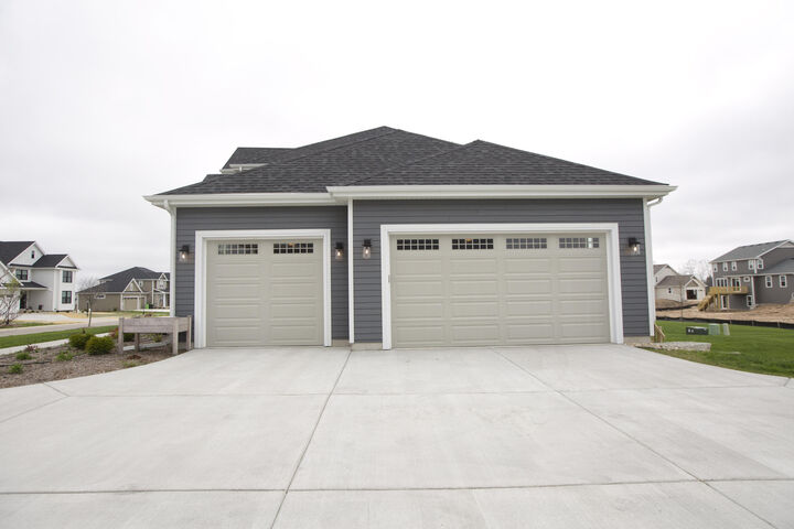 Property Photo:  10601 N Tree Sparrow Dr   53097 