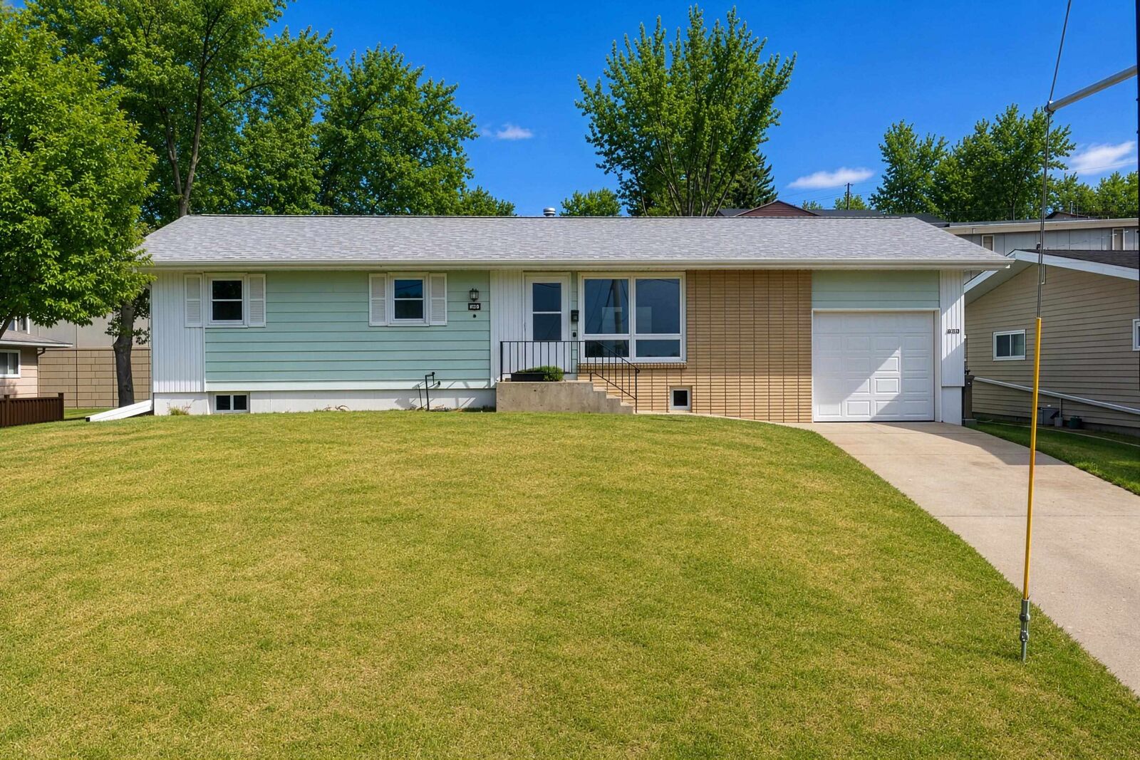 Property Photo:  425 11th Ave NE  ND 58703 